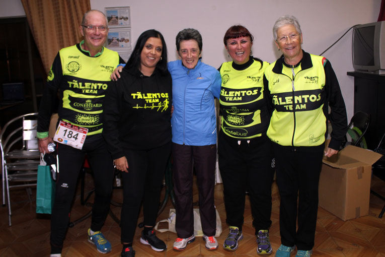 Rosa Mota com atletas da equipa mais numerosa