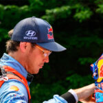 NEUVILLE “FELIZ” POR DEIXAR O ASFALTO PARA TRÁS