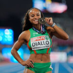 FATOUMATA DIALLO TINGE-SE DE BRONZE